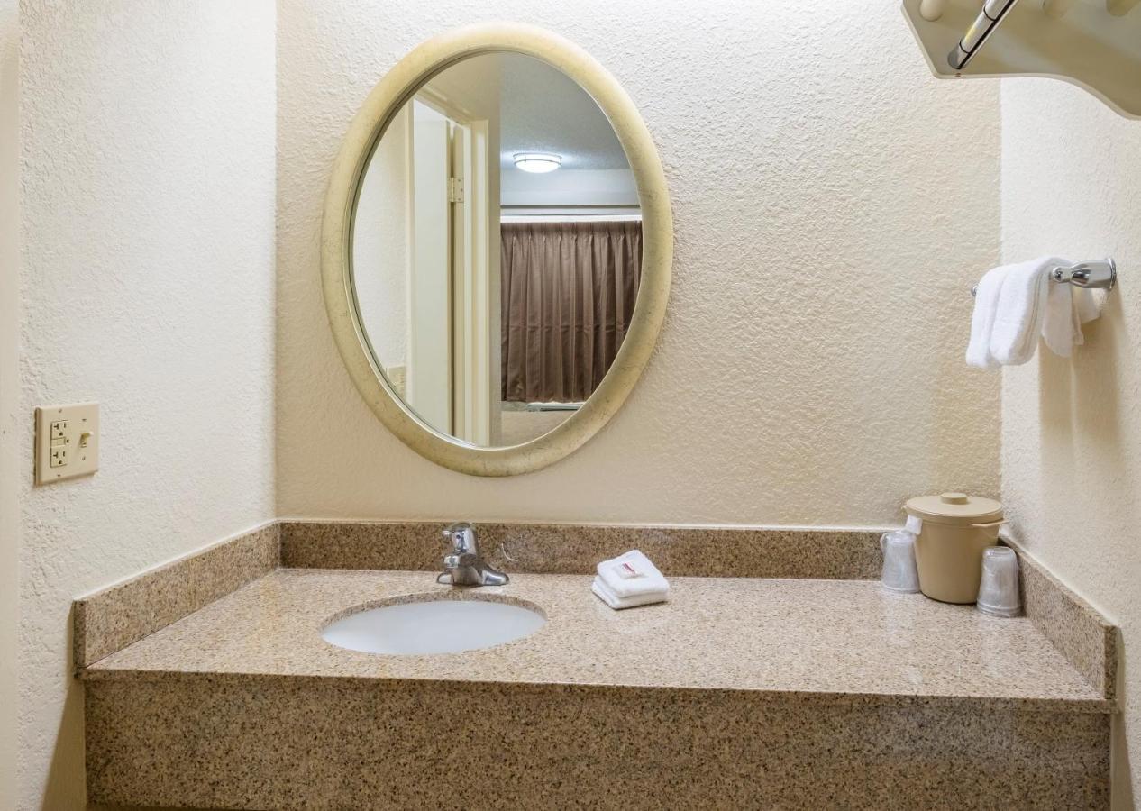 Red Roof Inn Huntington Barboursville Zewnętrze zdjęcie